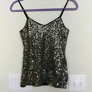 STORE CLOSING MAKE AN OFFER! Express top